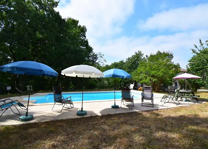 La Chênaie, Maison Ancienne Pour 13 Personnes- Clévacances 3 Clés